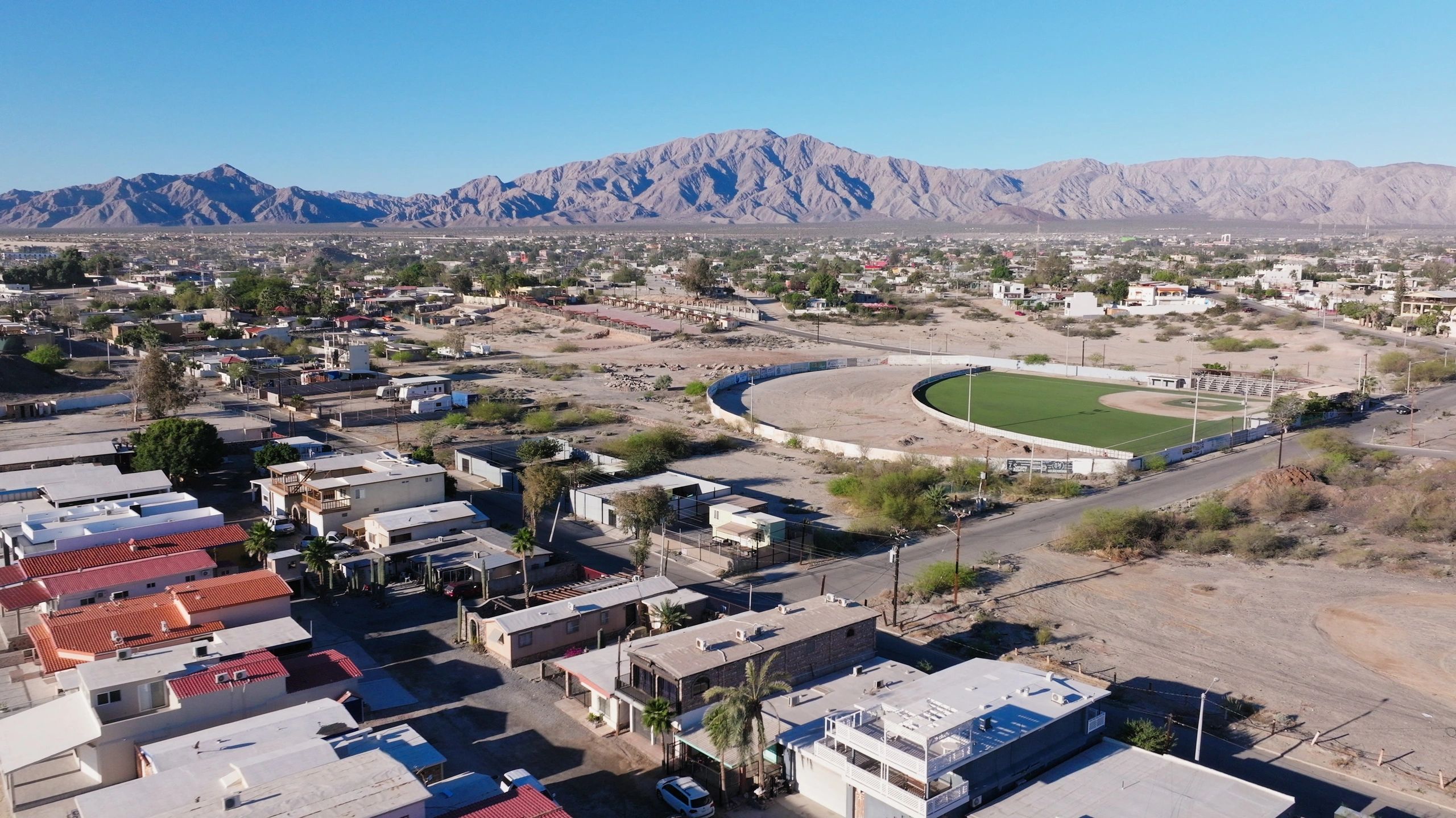 Homes and neighborhood setting in Baja California
